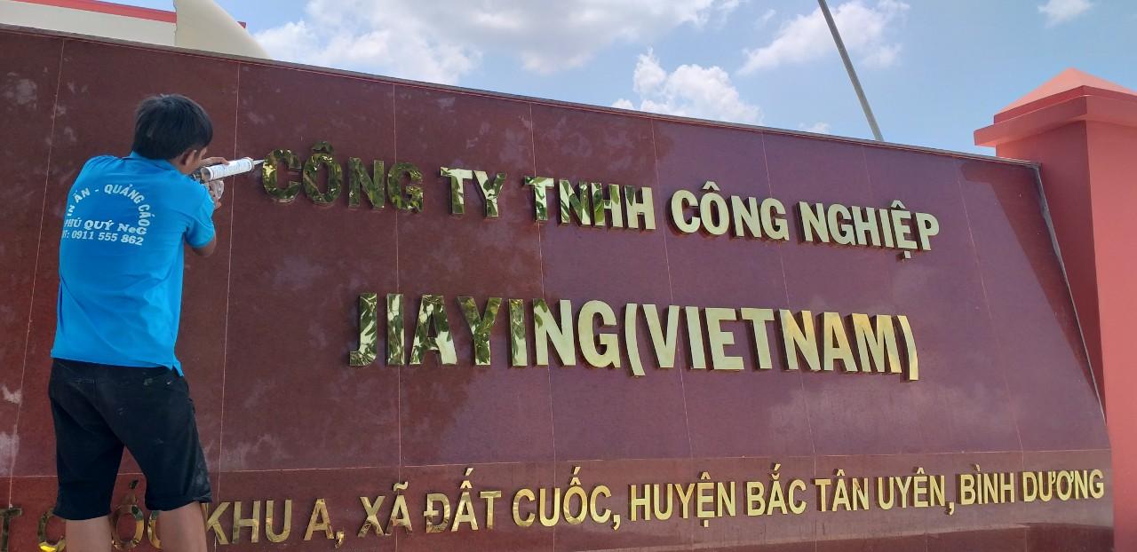 Bảng hiệu công ty chữ nổi